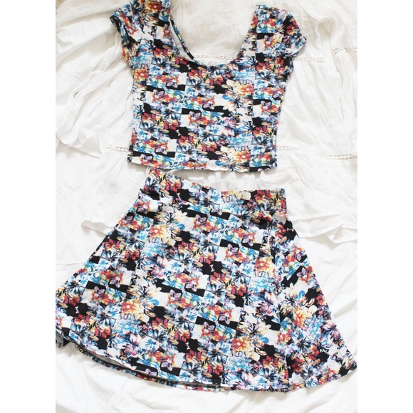 Forever 21 Tops - ❀ Two Piece Floral Set ❀